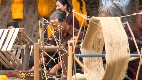 Giữ nghề đan võng ngô đồng ở Cù Lao Chàm